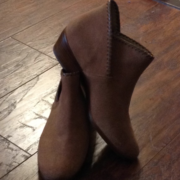 Shoes - Picture 2 of 4